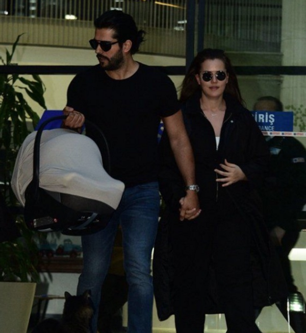 Burak Özçivit ve Fahriye Evcen'in sır gibi sakladığı Karan bebeğin ilk fotoğrafı - Sayfa 1