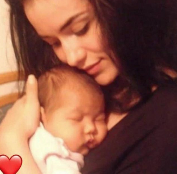 Burak Özçivit ve Fahriye Evcen'in sır gibi sakladığı Karan bebeğin ilk fotoğrafı - Sayfa 3
