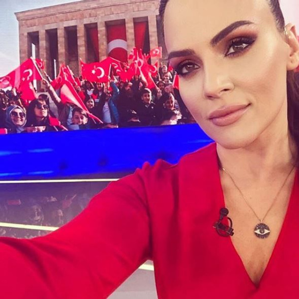 Buket Aydın'dan ilk açıklama Kanal D'den kovuldu mu? - Sayfa 1