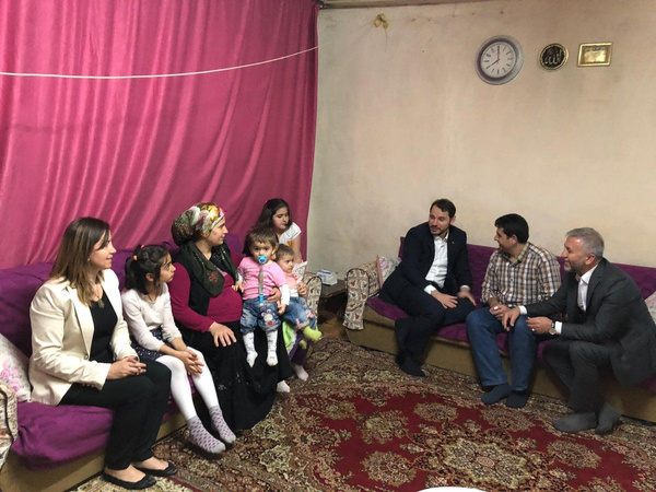Bakan Albayrak iftarda Kılıç ailesine misafir oldu - Sayfa 1