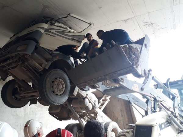 Balıkesir'de dikkatsiz sürücü ölümden döndü - Sayfa 1