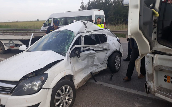 Bursa'da kırmızı ışıkta geçen kamyon otomobili biçti 1 ölü 1 yaralı - Sayfa 1