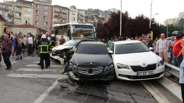 Kocaeli'de midibüsün freni boşaldı 11 araç birbirine girdi - Sayfa 2