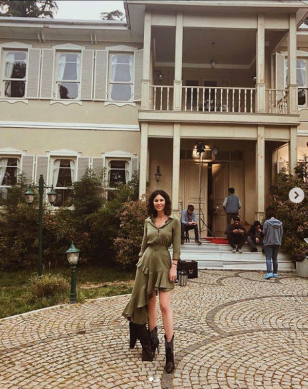 'Cem görmesin' Defne Samyeli'nin mini elbiseli fotoğrafı olay oldu - Sayfa 2