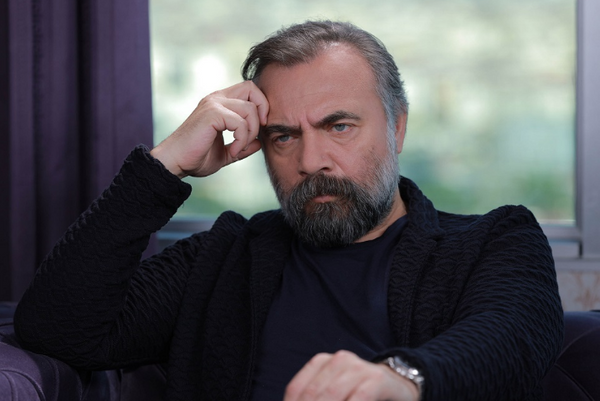 EDHO son bölümde beklenmeyen 2 ayrılık diziyi izleyenler şaşkına döndü - Sayfa 1