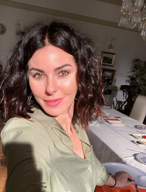Defne Samyeli photoshopla boyunu uzattı! Sosyal medyada olay oldu! - Sayfa 1