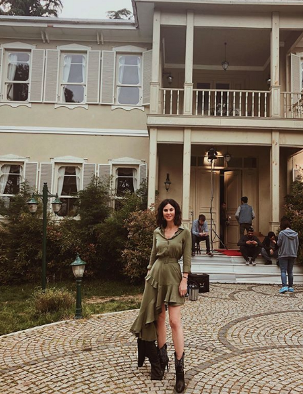 Defne Samyeli photoshopla boyunu uzattı! Sosyal medyada olay oldu! - Sayfa 2