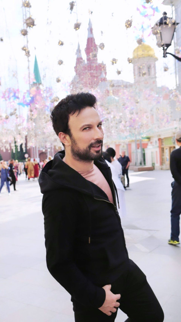 Tarkan eşi Pınar'la Moskova'da aşka geldi! Görüntülerine bakın - Sayfa 4