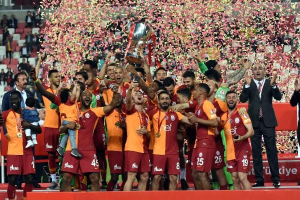 Ziraat Türkiye Kupası şampiyonu Galatasaray kupasını aldı - Sayfa 6
