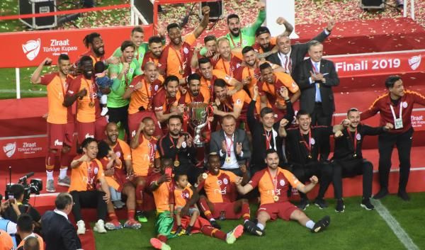 Ziraat Türkiye Kupası şampiyonu Galatasaray kupasını aldı - Sayfa 3