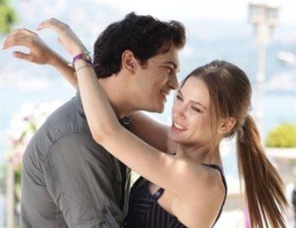 Serenay Sarıkaya'dan Çağatay Ulusoy sorusuna kaçamak cevap! - Sayfa 2
