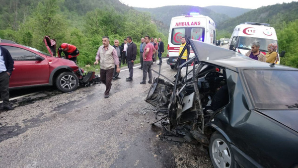 Karabük'te feci kaza 2 otomobil çarpıştı: 1 ölü, 4 yaralı - Sayfa 2