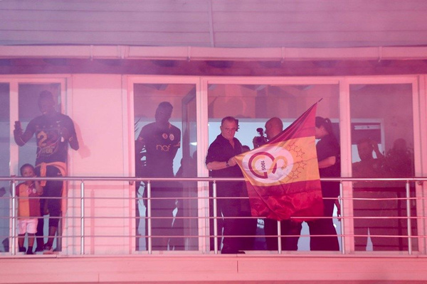 Florya'da coşkulu kutlamada Fatih Terim'den büyük jest - Sayfa 4