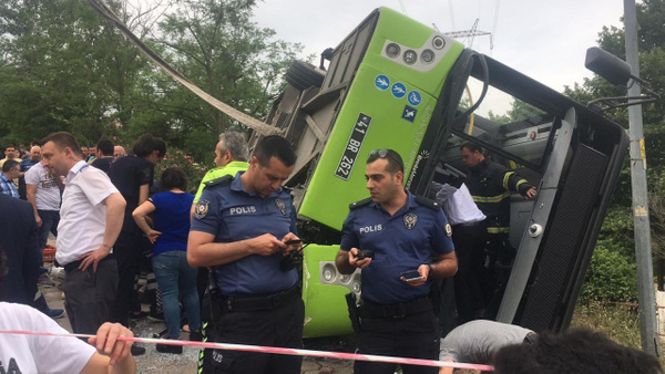 Kocaeli'de halk otobüsü devrildi 6 yaralı - Sayfa 1