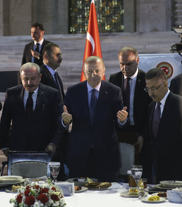 TBMM Başkanı Şentop, milletvekillerine iftar verdi - Sayfa 2