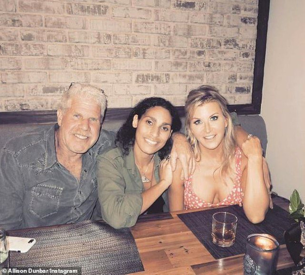 Evli olan Ron Perlman rol arkadaşı Allison Dunbar ile öpüşürken yakalandı! - Sayfa 4
