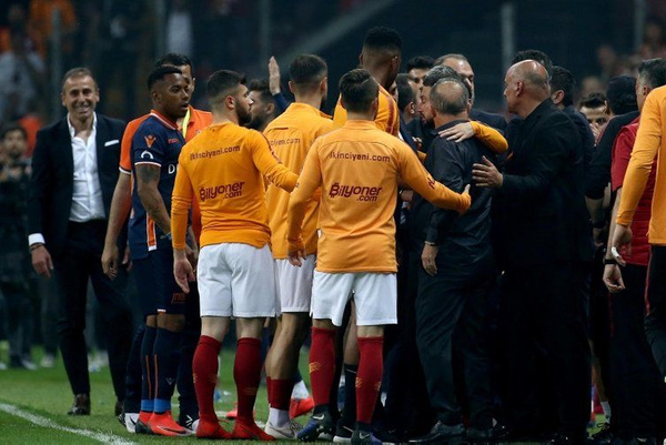 Teknik direktör Fatih Terim'in Orhan Ak'a tokat attığı görüntüler ortaya çıktı - Sayfa 1