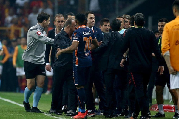 Teknik direktör Fatih Terim'in Orhan Ak'a tokat attığı görüntüler ortaya çıktı - Sayfa 3