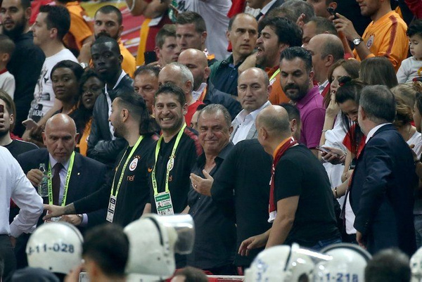Teknik direktör Fatih Terim'in Orhan Ak'a tokat attığı görüntüler ortaya çıktı - Sayfa 2