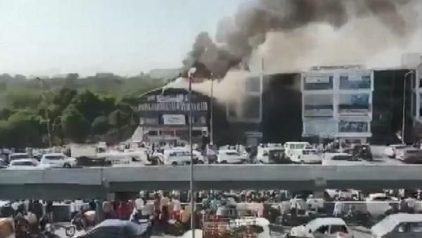 Hindistan’da eğitim merkezinde yangın 18 ölü - Sayfa 1