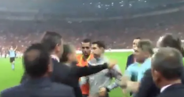 Teknik direktör Fatih Terim'in Orhan Ak'a tokat attığı görüntüler ortaya çıktı - Sayfa 4