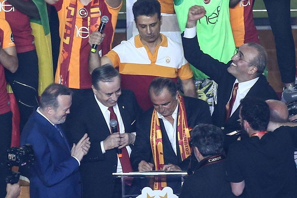 Galatasaray'ın şampiyonluk kutlamasına katılmayan üç isim - Sayfa 3