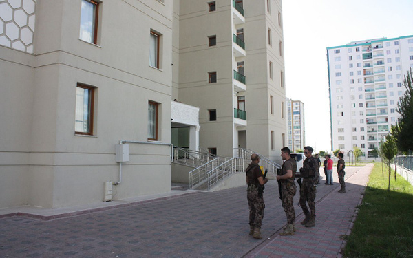 Diyarbakır'da bir polis, kadın meslektaşını öldürdü - Sayfa 1