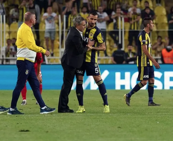 Fenerbahçe'de Mehmet Topal ıslıklandı taraftar ikiye bölündü - Sayfa 3