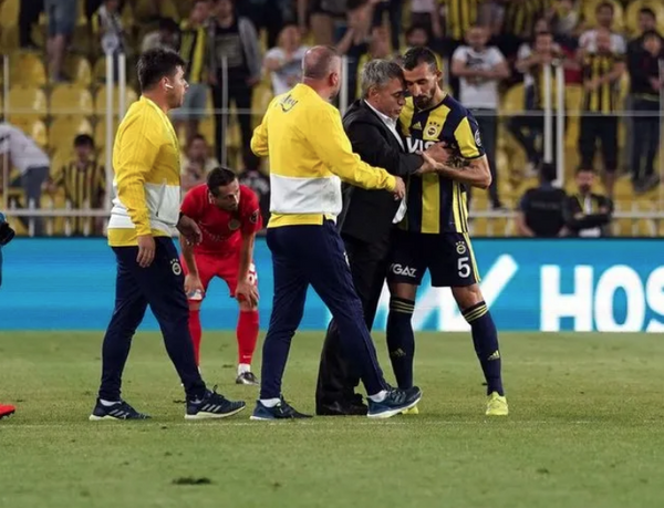 Fenerbahçe'de Mehmet Topal ıslıklandı taraftar ikiye bölündü - Sayfa 4