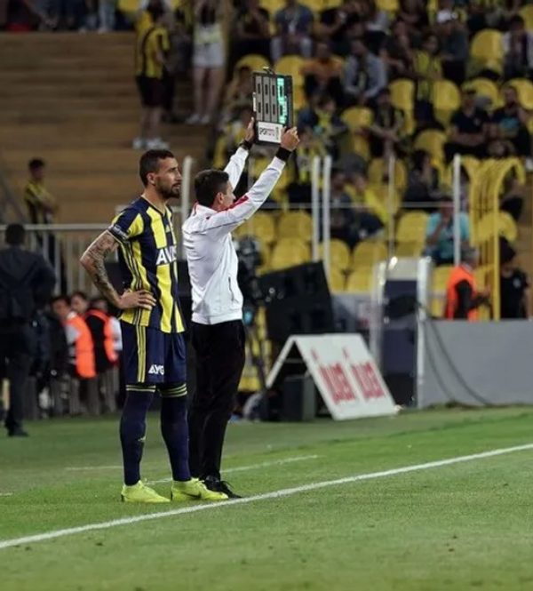Fenerbahçe'de Mehmet Topal ıslıklandı taraftar ikiye bölündü - Sayfa 2