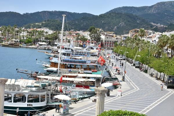Afrika sıcakları sokakları boşalttı, plajları doldurdu - Sayfa 1