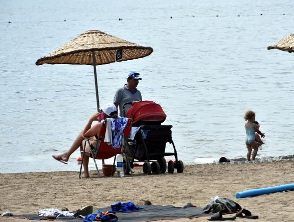 Marmaris'te plajlarda yer kalmadı, sahil şeridi doldu - Sayfa 1