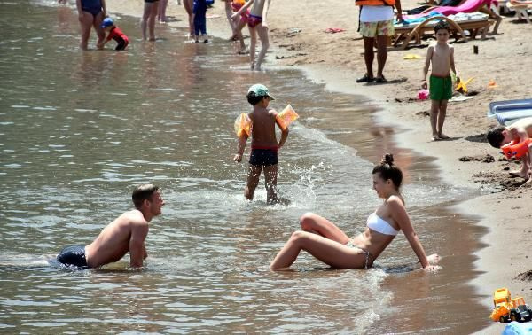 Marmaris'te plajlarda yer kalmadı, sahil şeridi doldu - Sayfa 2