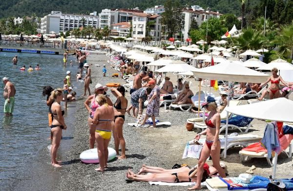 Marmaris'te plajlarda yer kalmadı, sahil şeridi doldu - Sayfa 4