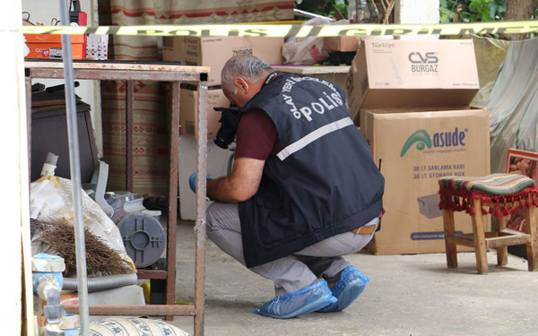 Antalyaâda boÅanmak isteyen ve yaklaÅÄ±k 5 aydÄ±r ayrÄ± yaÅadÄ±ÄÄ± karÄ±sÄ±nÄ± eve Ã§aÄÄ±ran adam, eÅinin karnÄ±na av tÃ¼feÄiyle ateÅ etti. ile ilgili gÃ¶rsel sonucu