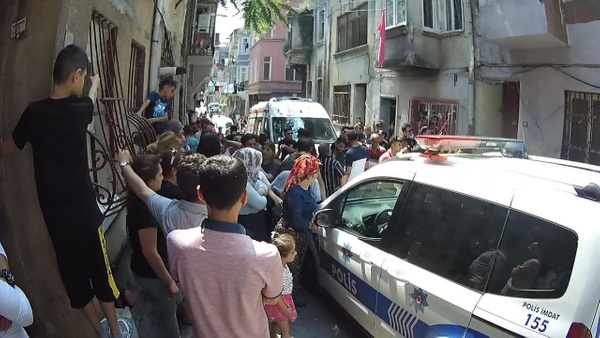 İstanbul Beyoğlu'nda genç kız evinin çatısında ölü bulundu - Sayfa 3