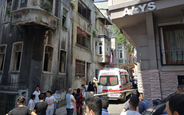 İstanbul Beyoğlu'nda genç kız evinin çatısında ölü bulundu - Sayfa 4