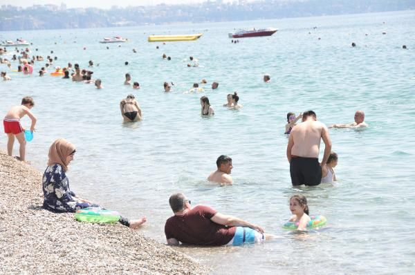Bayram yoğunluğu! Plajlar doldu taştı - Sayfa 1