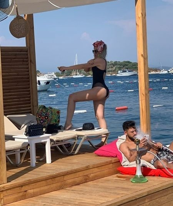 Selin Ciğerci ve Gökhan Çıra yaz sezonunu açtı! Bodrum'da ilgi odağı oldular - Sayfa 1