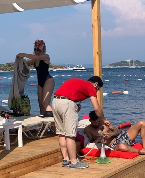 Selin Ciğerci ve Gökhan Çıra yaz sezonunu açtı! Bodrum'da ilgi odağı oldular - Sayfa 4