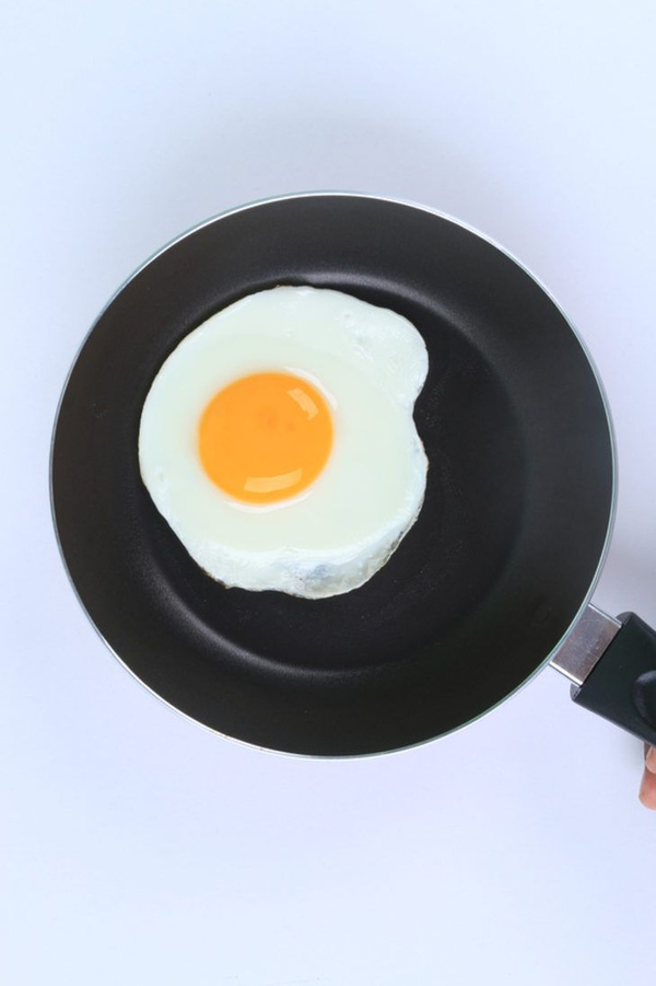 Herkese lazım bir bilgi! Yumurta pişirirken tavaya su koyarsanız... - Sayfa 2