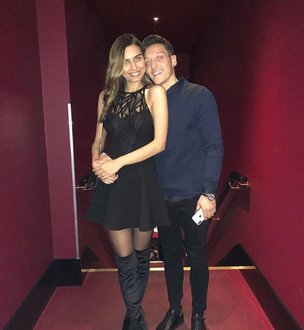 Amine Gülşe harekete geçti! Mesut Özil ile evlenir evlenmez yaptı - Sayfa 1