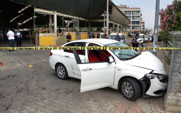 Aydın'da omzuna falçata saplayan babasını arabayla sürükledi - Sayfa 1