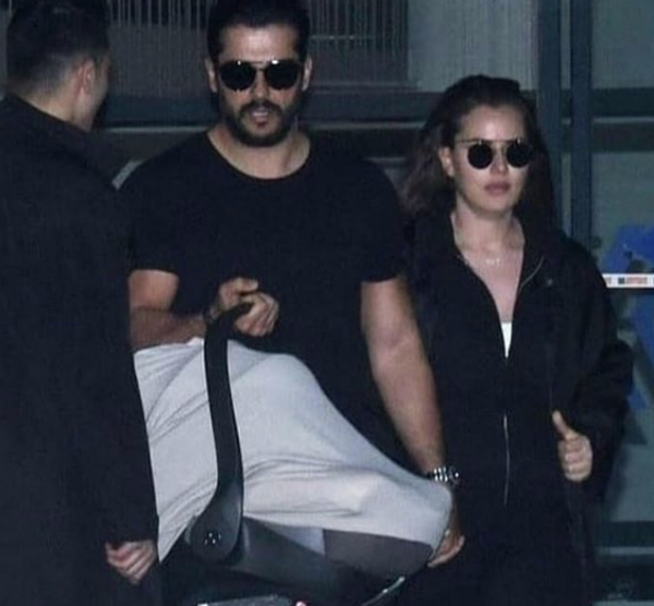 Bebeğini kucağına alan Fahriye Evcen son görüntüsüyle şaşırttı - Sayfa 1