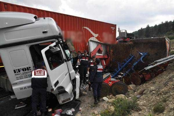 TIR ile çarpışan kamyonetin sürücüsü öldü - Sayfa 3
