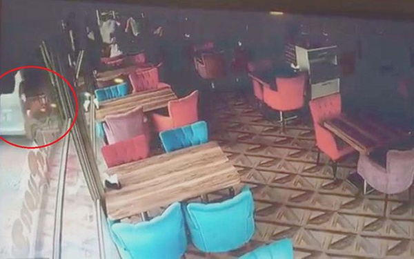Ankara'da belediye otobüsü kafeye daldı - Sayfa 4