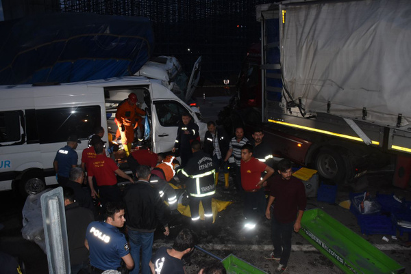 Kırıkkale'de korkunç zincirleme kaza: 2 ölü 17 yaralı - Sayfa 3