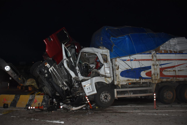 Kırıkkale'de korkunç zincirleme kaza: 2 ölü 17 yaralı - Sayfa 2