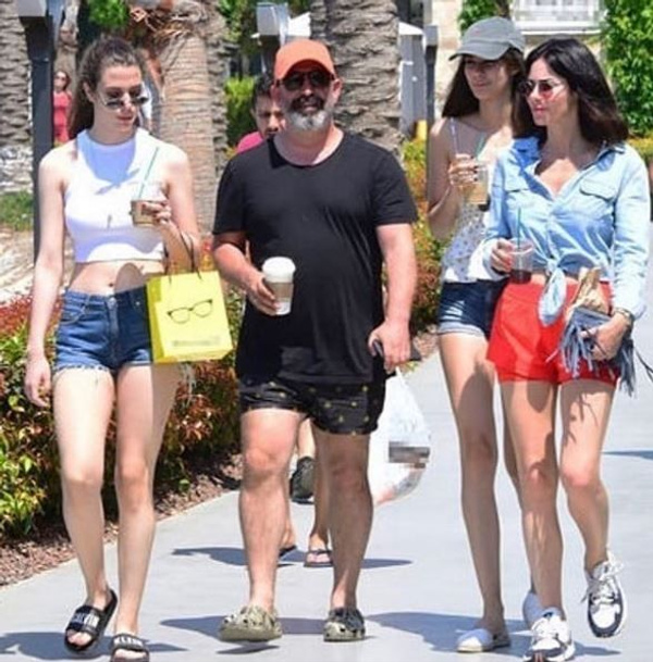 Defne Samyeli ve Cem Yılmaz Bodrum'a demir attı! Sahnede beraber şarkı söylediler - Sayfa 1