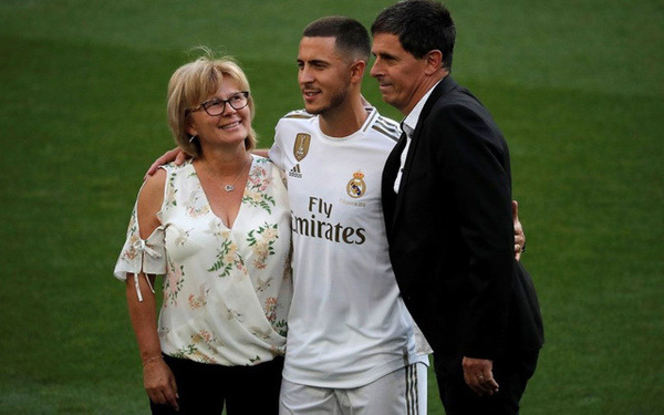 Real Madrid Eden Hazard'ı tanıttı yer yerinden oynadı - Sayfa 4